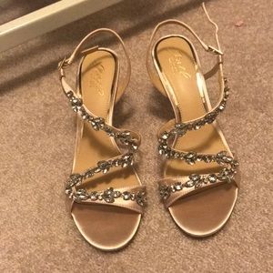 Size 9 women’s jewel badgley mischka sandals